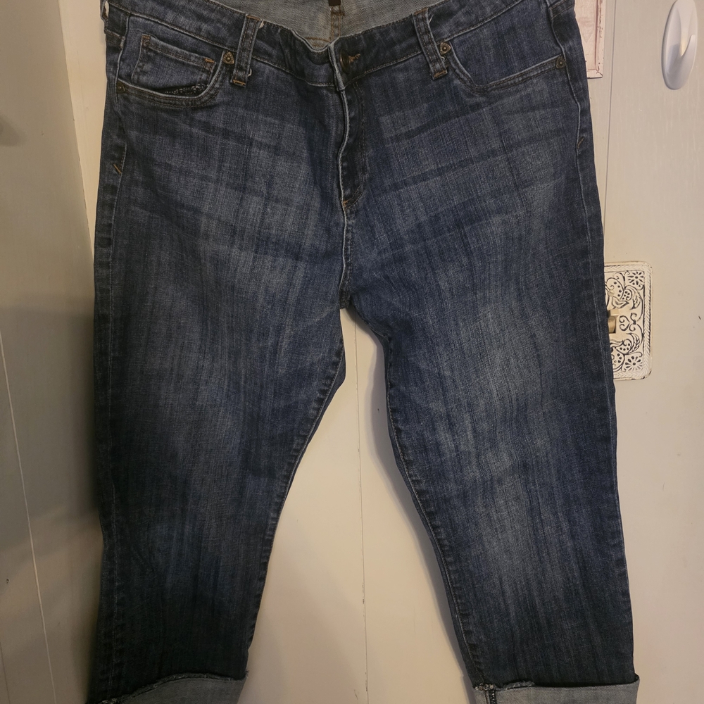 Relaxed Fit Women's Boyfriend Capris in Dark Blue Denim